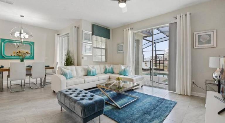 Spacious vacation home with private pool, barbeque & patio | Pets are welcome — photo 2