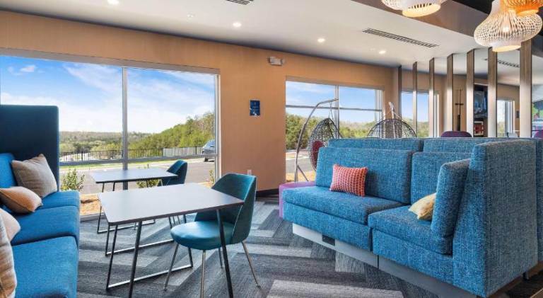Tru by Hilton Cartersville — photo 2