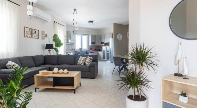 Fully equipped rental apartment with barbecue & patio | Suitable for remote work | Dogs allowed — photo 4