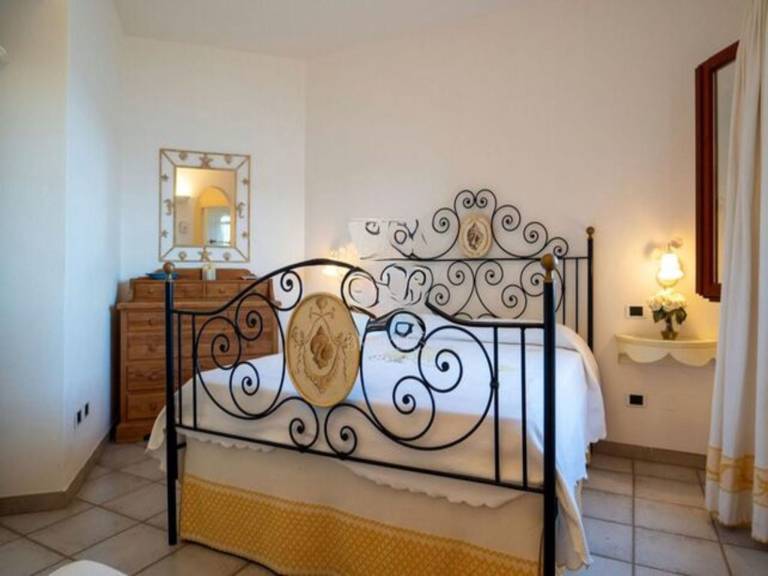 Apartment with patio, pool & garden | Sea view — photo 5