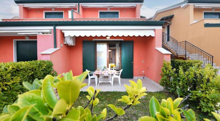 Holiday apartment with pool, garden & terrace — photo 4