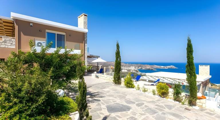 Family-friendly pleasant villa with pool, BBQ & yard | Suitable for remote work | Pets allowed in Heraklion
