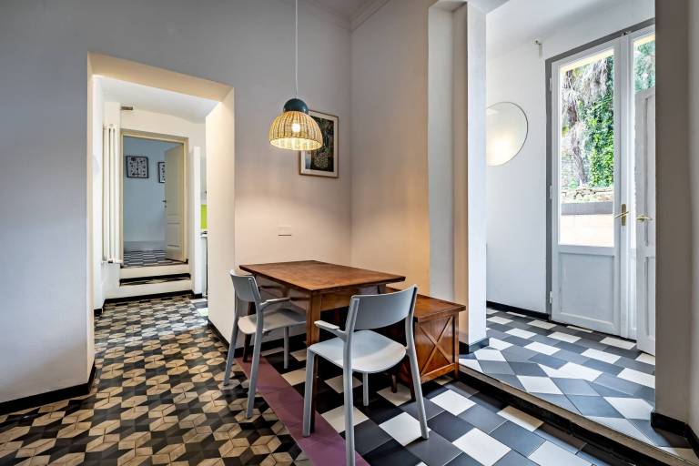 Holiday apartment with yard — photo 3