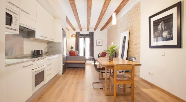 Holiday apartment with patio | Near Plaça de Catalunya | Pet-friendly — photo 3