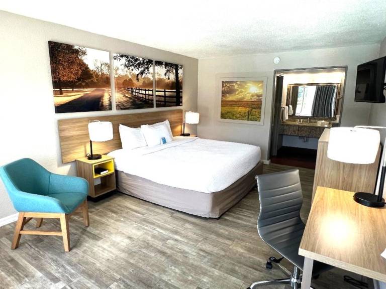 Days Inn by Wyndham Wildwood I-75 in Wildwood, FL