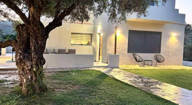Villa with grill, patio & garden — photo 4