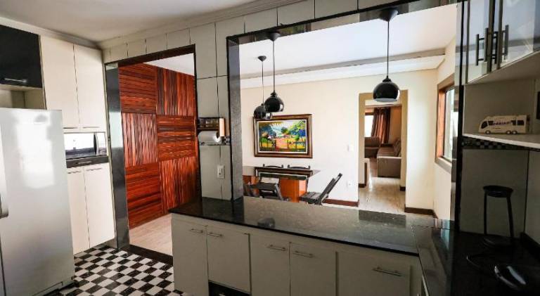 Ample vacation home with pool | Pets are welcome — photo 2