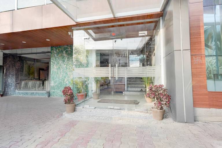 Super Townhouse Haridwar Road Near Rispana Pul Dehradun