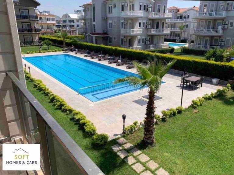 Apartment with pool & yard — photo 4