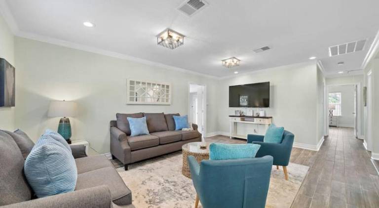 Fully equipped charming vacation home with barbeque, garden & private pool | Suitable for remote work | Pet-friendly — photo 3