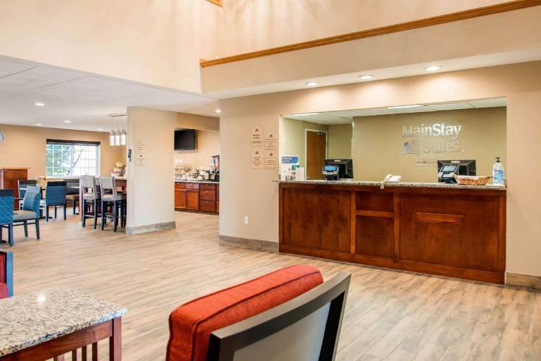 MainStay Suites Dubuque at Hwy 20 — photo 4