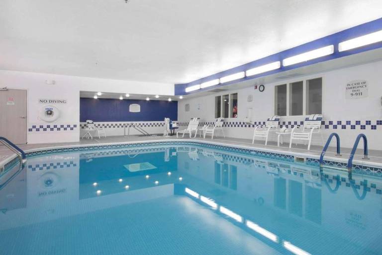 Baymont by Wyndham Coon Rapids — photo 2