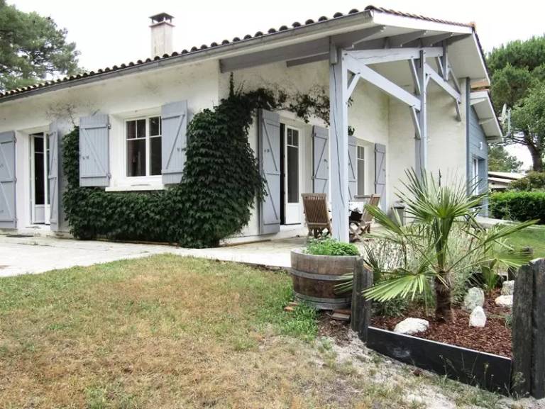 House with patio, yard & grill — photo 2