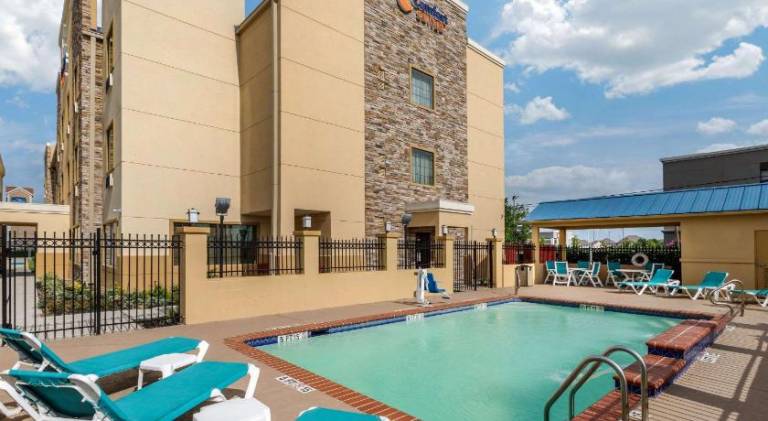 Comfort Suites Baytown I - 10 — photo 3