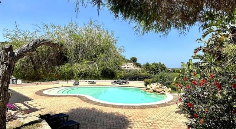 Apartment with pool | Beach nearby | Pet-friendly in Baja Sardinia