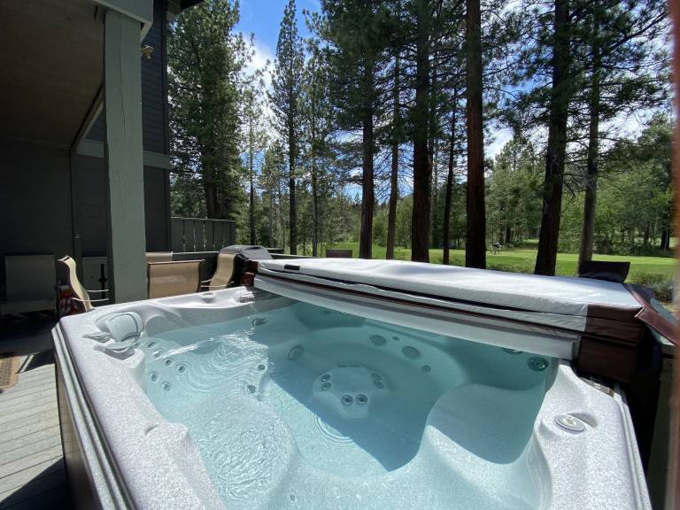 Fully equipped lovely vacation home with patio, sauna & hot tub | Golf view | Dogs allowed — photo 3