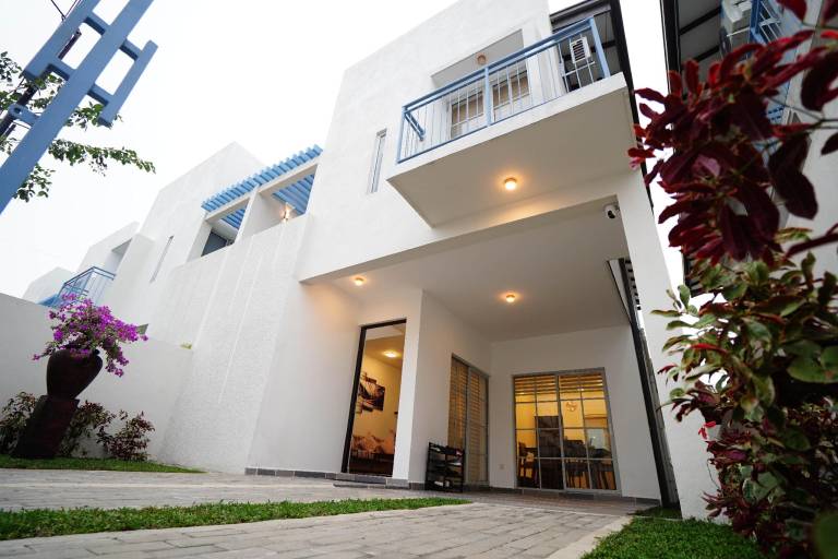 House with BBQ, pool & yard | Good for workation in Negombo