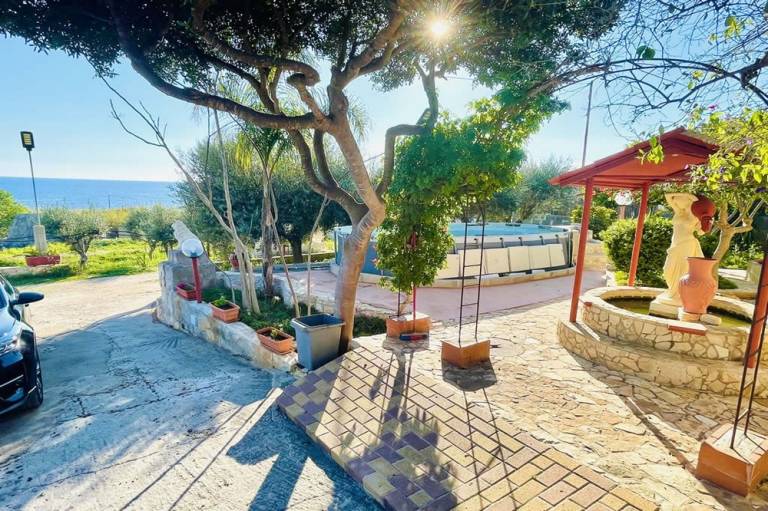 Nice house with barbeque, patio & private pool | Pets allowed — photo 3