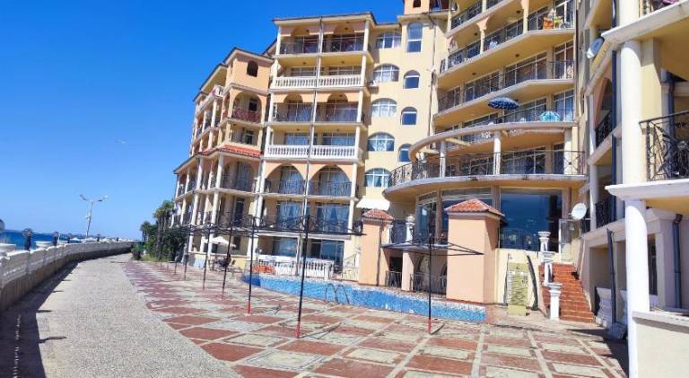 Beautiful holiday apartment with yard, patio & private pool | Beach nearby | Pet-friendly — photo 4