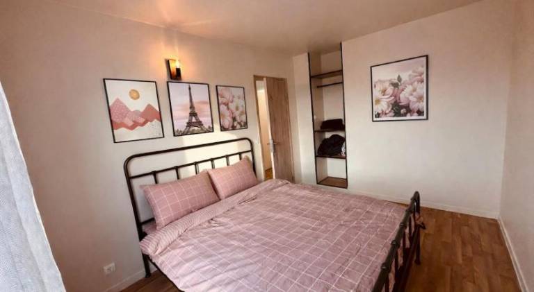 Rental apartment with patio in Osny