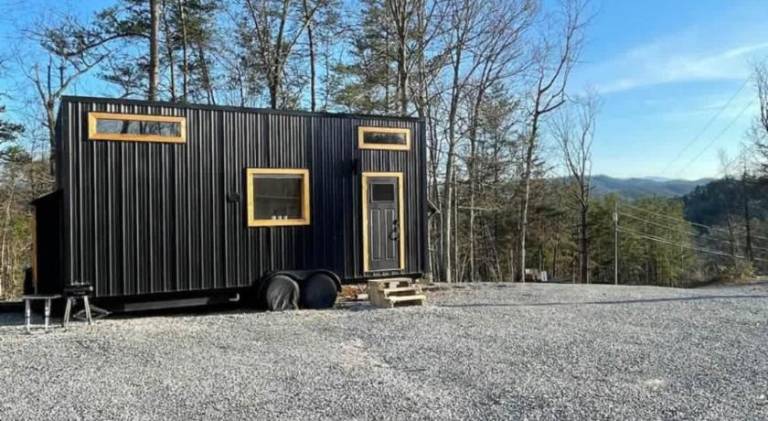 House with 1 room for 4 persons in Sevierville, TN