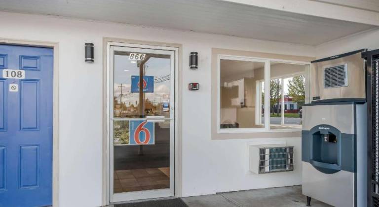 Motel 6 Burlington, WA — photo 5