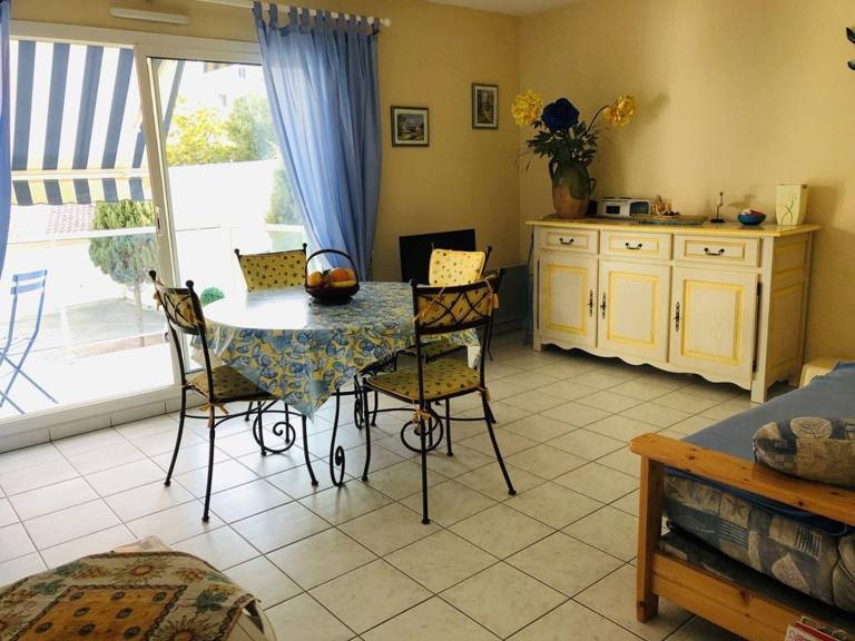 Central Arcachon: 400m from Beach, T2 with Balcony, Parking, and Pet-Friendly — photo 2