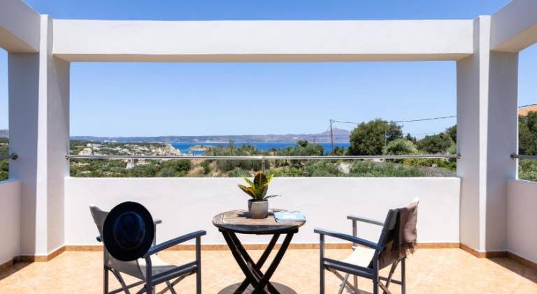Charming villa with terrace, private pool & garden | Suitable for remote work | Dogs allowed — photo 3