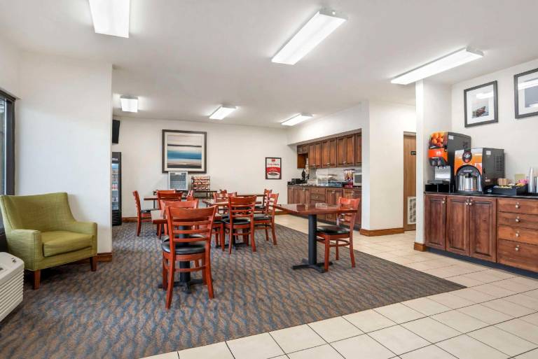 Econo Lodge Moss Point - Pascagoula — photo 3
