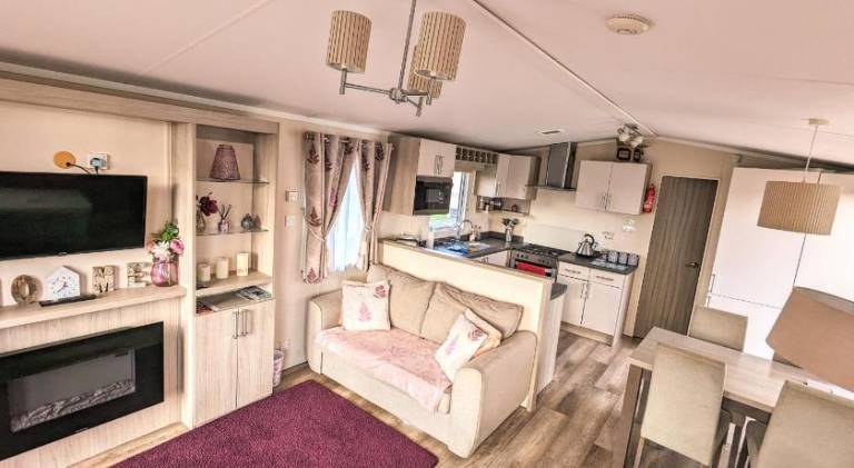 Jenny and Jamie's holiday home on the edge — photo 2