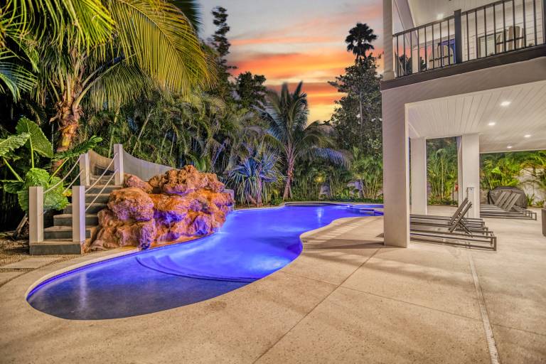 Shore is Something 5000sqft, Walk to Lido Beach, Bike to St Armand Circle — photo 2