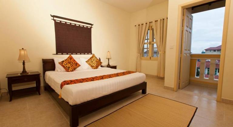 Serviced apartment with patio & garden | Suitable for remote work | Pet-friendly — photo 2