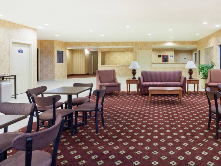 Days Inn & Suites by Wyndham Wynne — photo 5