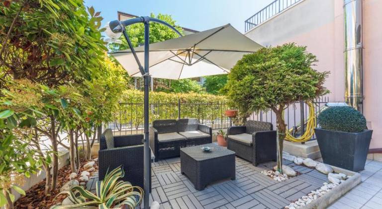 Serviced apartment with garden — photo 5