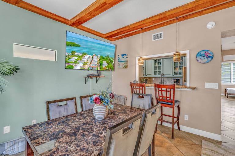 Family-oriented vacation home with pool | Dogs allowed — photo 5