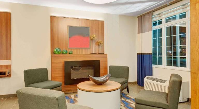 Microtel Inn & Suites by Wyndham Philadelphia Airport Ridley — photo 2