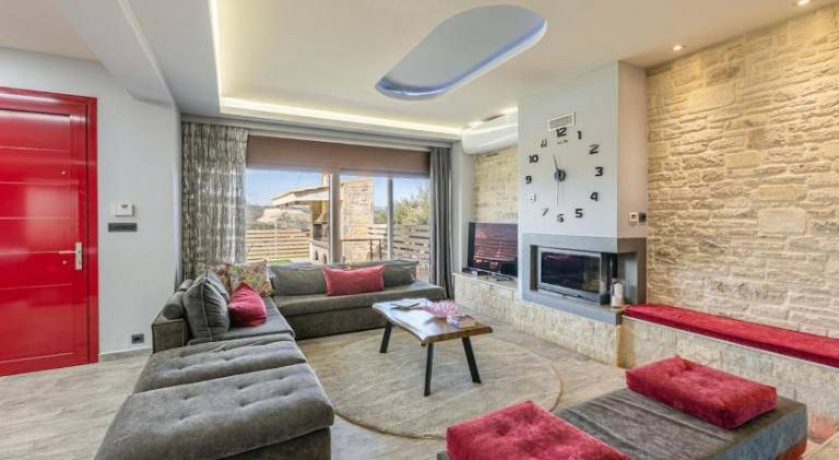 Villa with BBQ, garden & patio in Heraklion