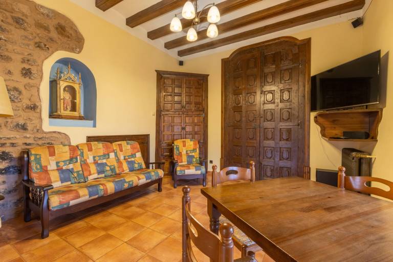 Family-friendly vacation home with garden, terrace & grill | River view | Perfect for remote work | Pet-friendly — photo 3