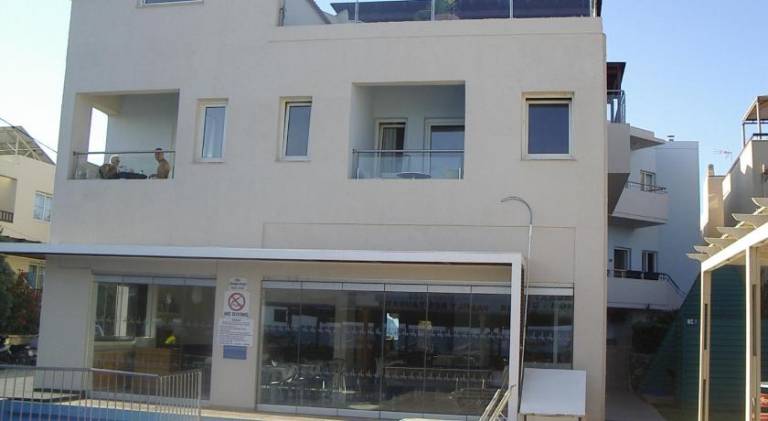 Serviced apartment with pool, garden & terrace — photo 4