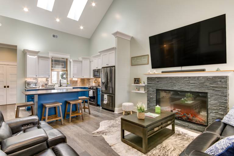 Greenwood Getaway w/ Furnished Patio & Lake View — photo 3