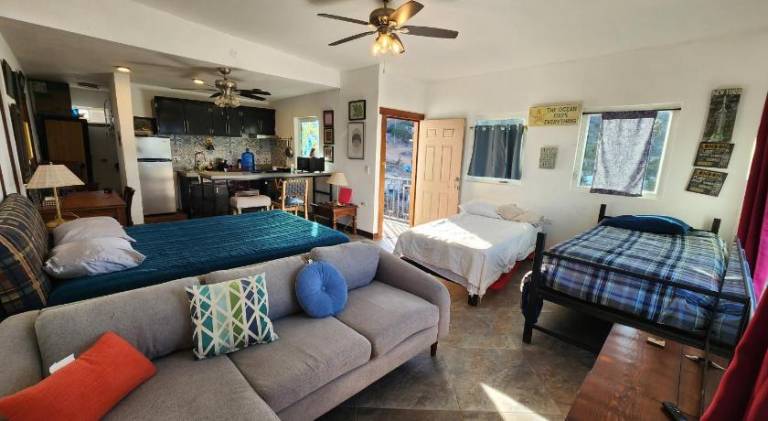 Rental apartment with patio, yard & grill — photo 2