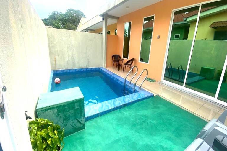 Serene Garden Villa Retreat w Free Parking