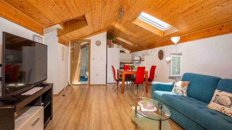 Pleasant villa with patio, yard & pool | Pets are welcome — photo 4