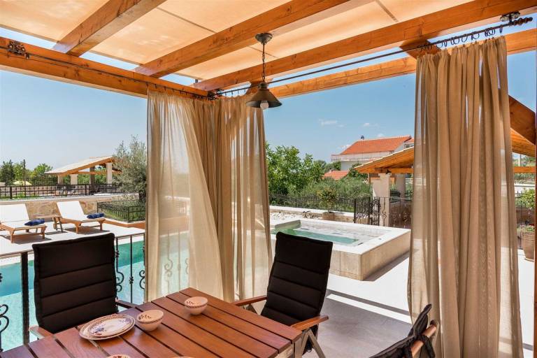 Traditional stone house with pool in Skradin — photo 4