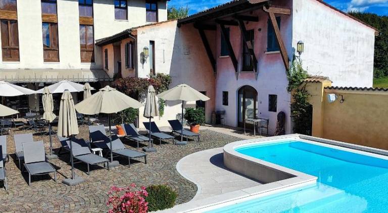 Lovely serviced apartment with garden, sauna & pool | Pets allowed — photo 2