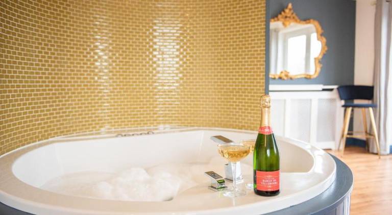 Vacation home with pool & hot tub | Pet-friendly — photo 2