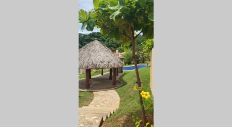 Pleasant house with pool | Pet-friendly — photo 4