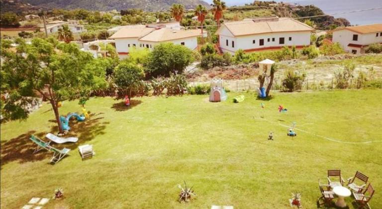 Vacation home with grill, yard & patio in Ricadi