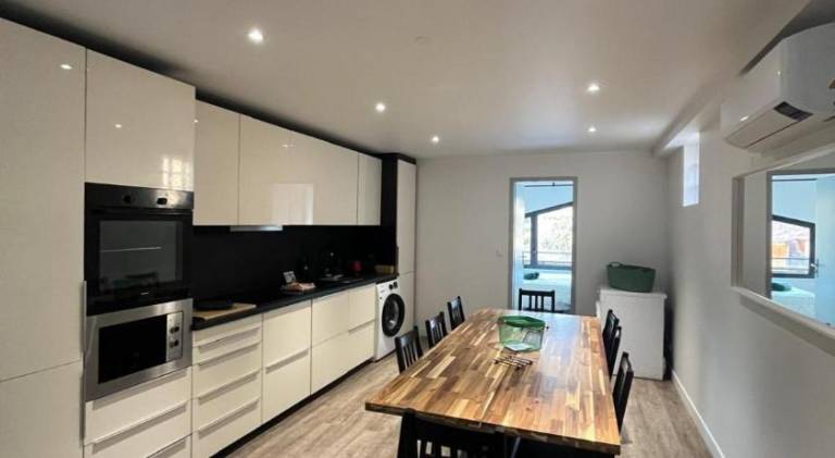 Villa with 6 rooms for 12 persons in Meyreuil