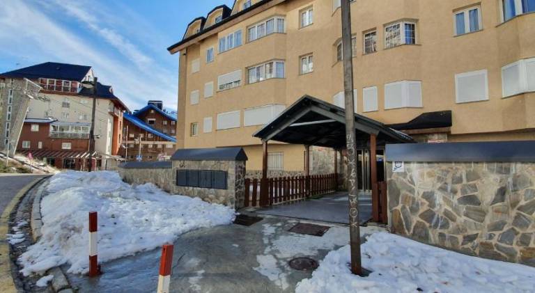 Lovely apartment with private pool | Next to the ski | Perfect for remote work | Pets are welcome — photo 3
